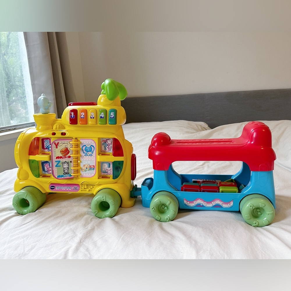 VTech Sit-To-Stand Ultimate Alphabet Train